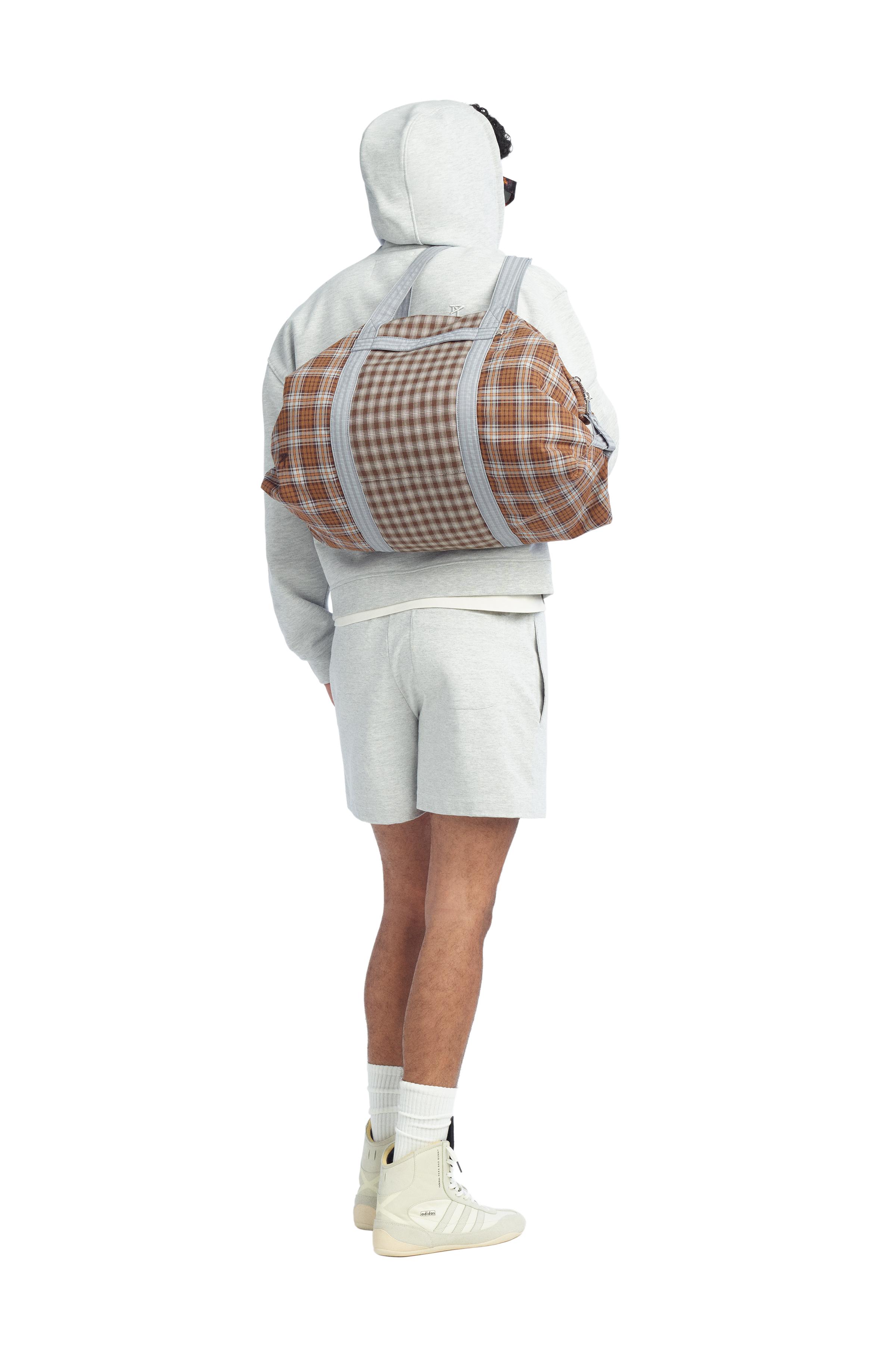 SWEAT COURT À ZIP AVEC CAPUCHE